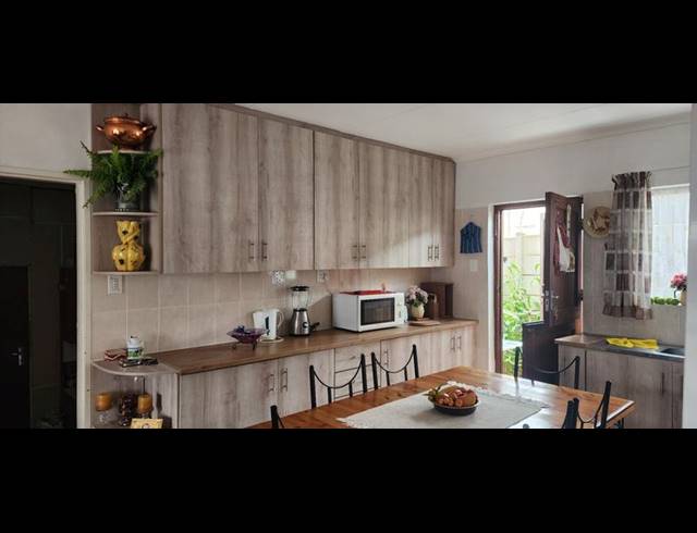 3 BEDROOM HOUSE FOR SALE IN ALBERTINIA